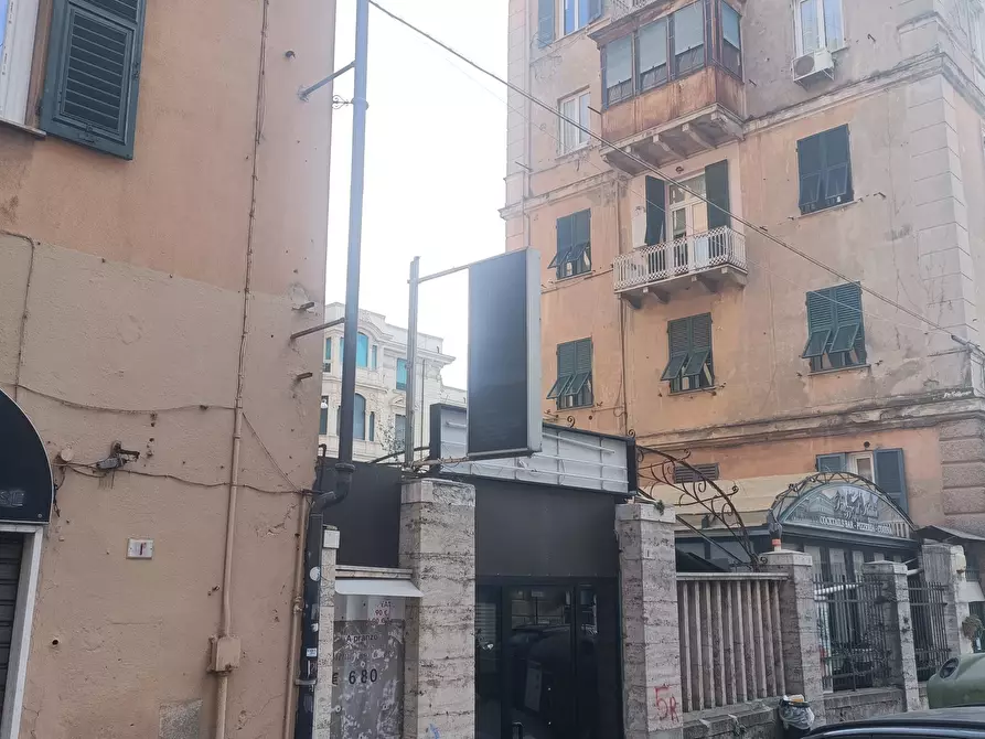 Immagine 20 di Locale commerciale in affitto  a Genova