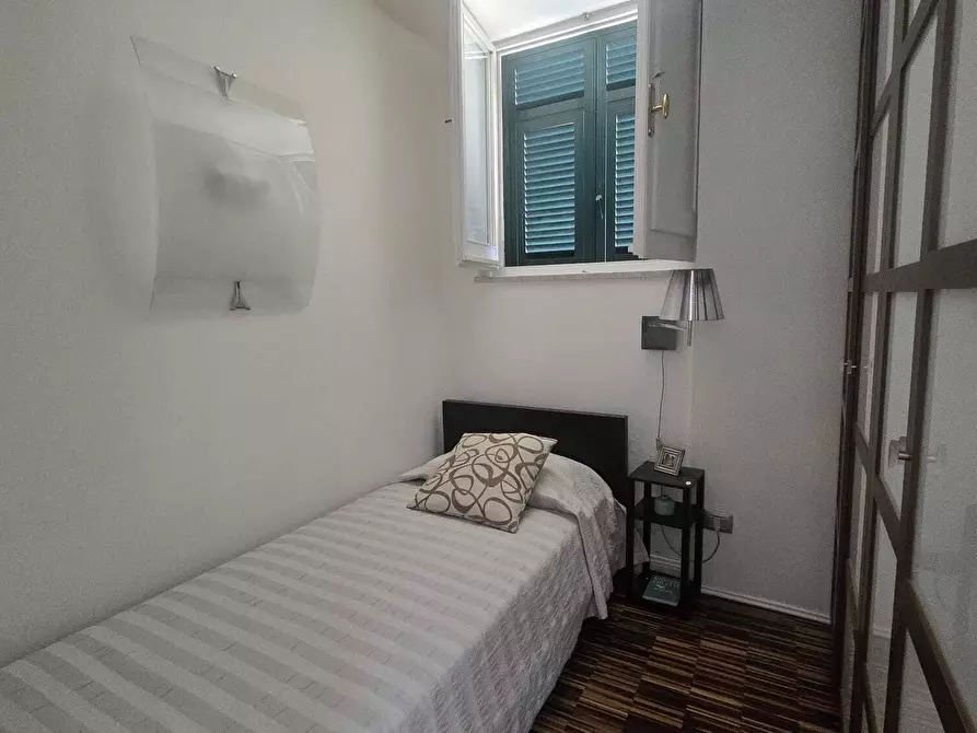 Immagine 14 di Trilocale in vendita  in Via Tommaso Pertica 52 a Finale Ligure