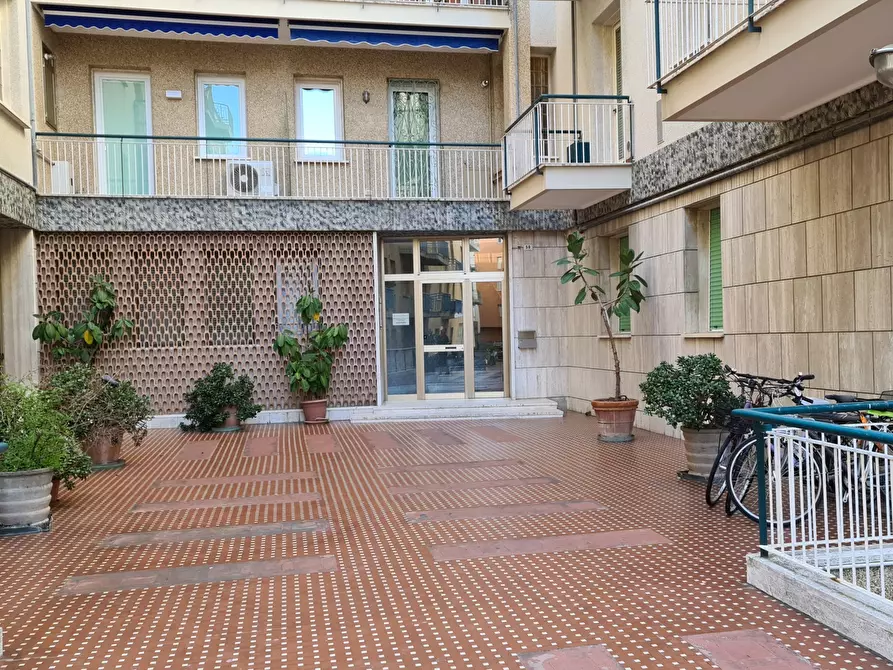 Immagine 11 di Bilocale in vendita  in Corso Europa a Alassio