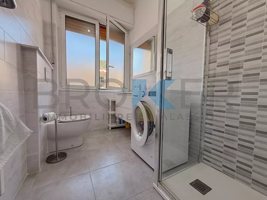 Immagine 18 di Trilocale in vendita  in Via Neghelli 56 a Alassio