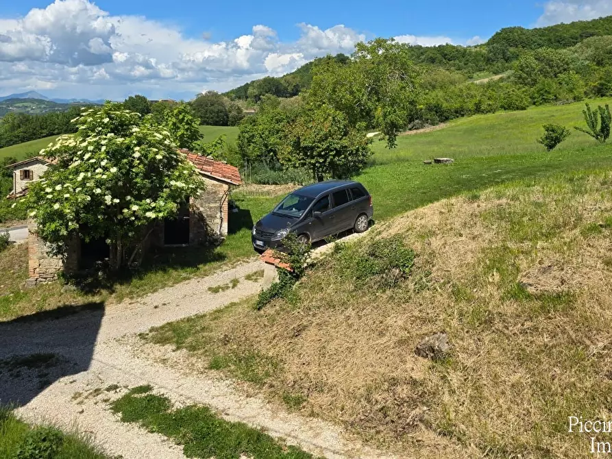 Immagine 30 di Rustico / casale in vendita  a Assisi