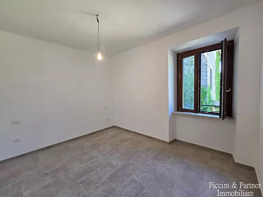 Immagine 27 di Rustico / casale in vendita  a Assisi