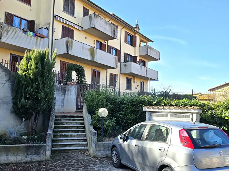 Immagine 50 di Quadrilocale in vendita  in Via Campania a Castiglione Del Lago