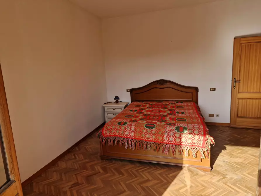 Immagine 43 di Villa in vendita  in Viale Perugia 37 a Castiglione Del Lago