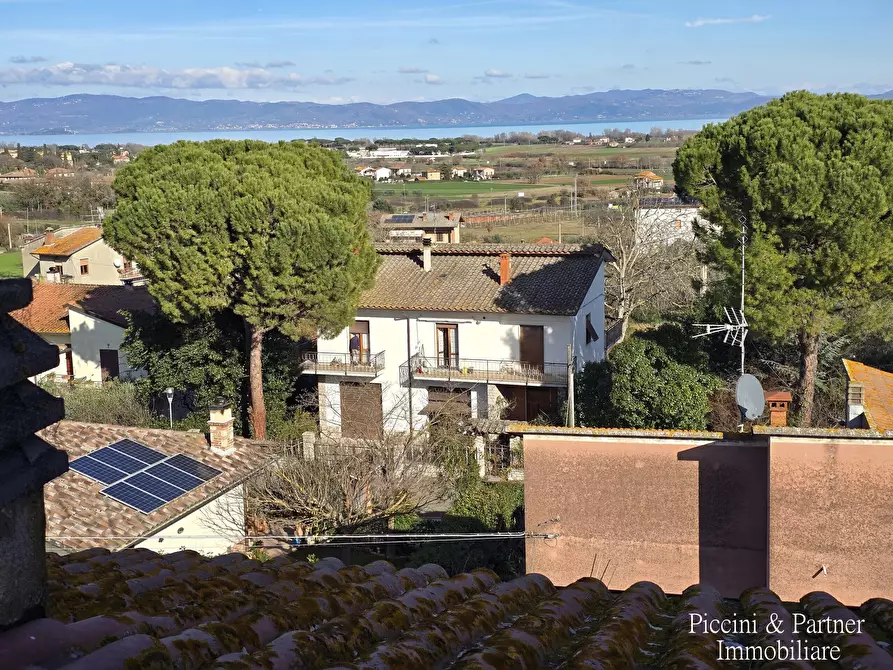 Immagine 1 di Quadrilocale in vendita  in Via Campania a Castiglione Del Lago
