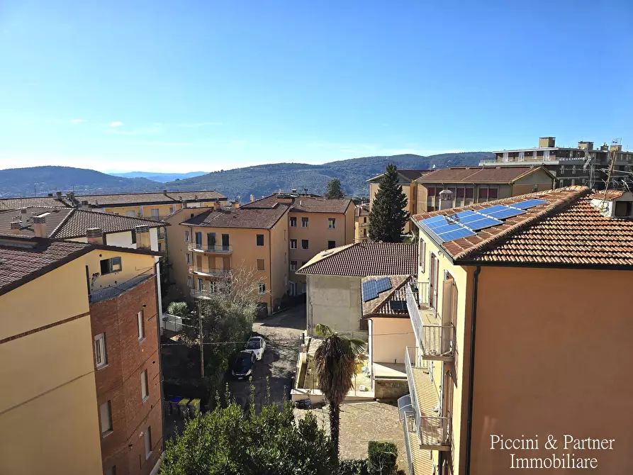 Immagine 17 di Pentalocale in vendita  in Via Beatrice 38 a Perugia