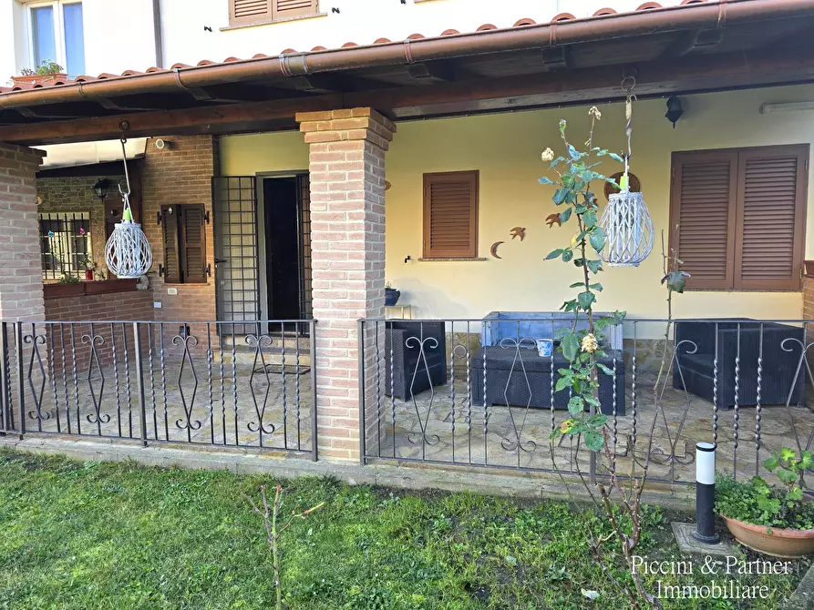 Immagine 20 di Casa bifamiliare in vendita  in Piazzale Umbria a Castiglione Del Lago