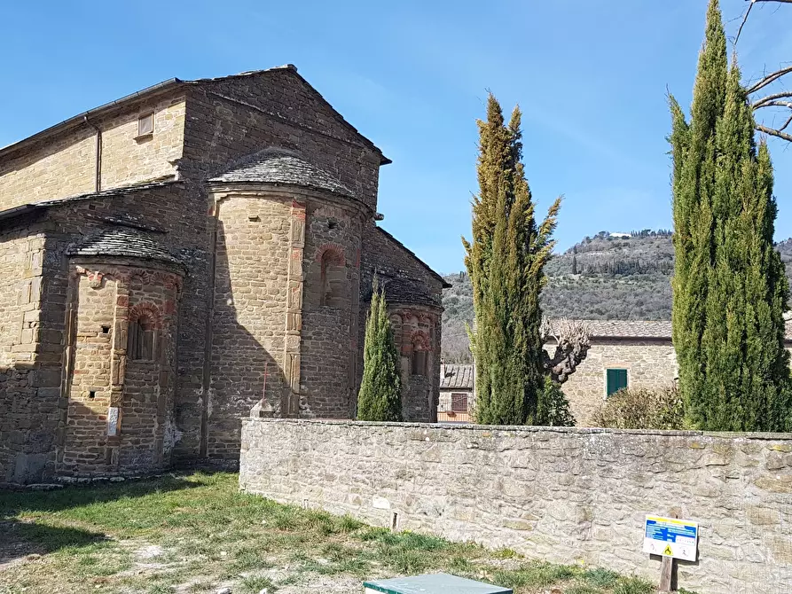 Immagine 30 di Trilocale in vendita  a Cortona