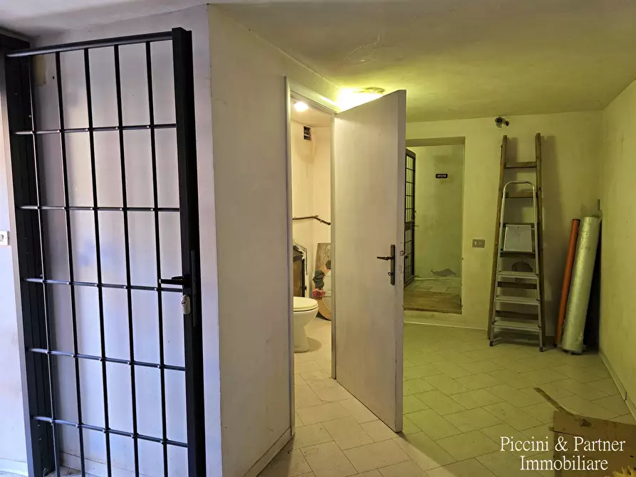 Immagine 11 di Pentalocale in vendita  in Via Imbriani 38 a Perugia