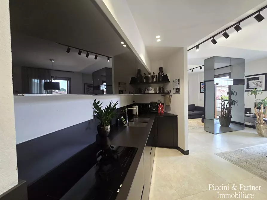Immagine 16 di Pentalocale in vendita  in Via Roberto Arcaleni a Città Di Castello