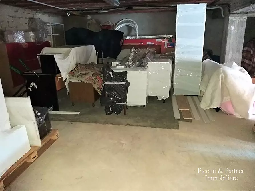 Immagine 5 di Garage in vendita  in Via Roma a Castiglione Del Lago