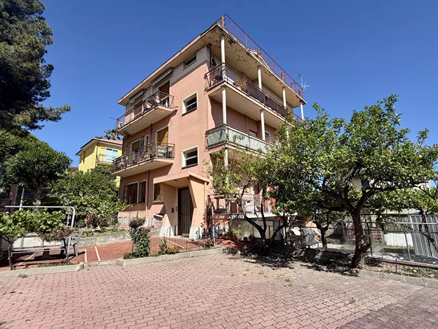 Immagine 3 di Trilocale in vendita  in Via Paolo Borsellino 9 a Diano Castello
