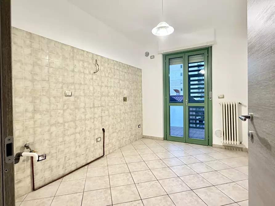 Immagine 8 di Quadrilocale in vendita  in Via S.Pio da Pietrelcina 16 a Imperia