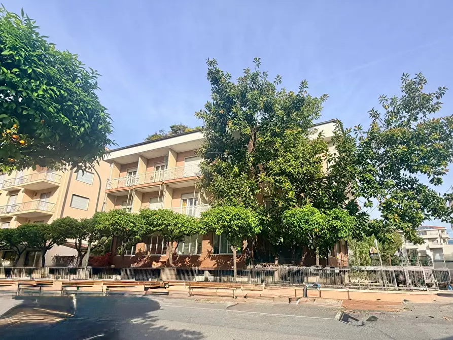 Immagine 1 di Trilocale in vendita  in Viale J. F. Kennedy 129 a Diano Marina