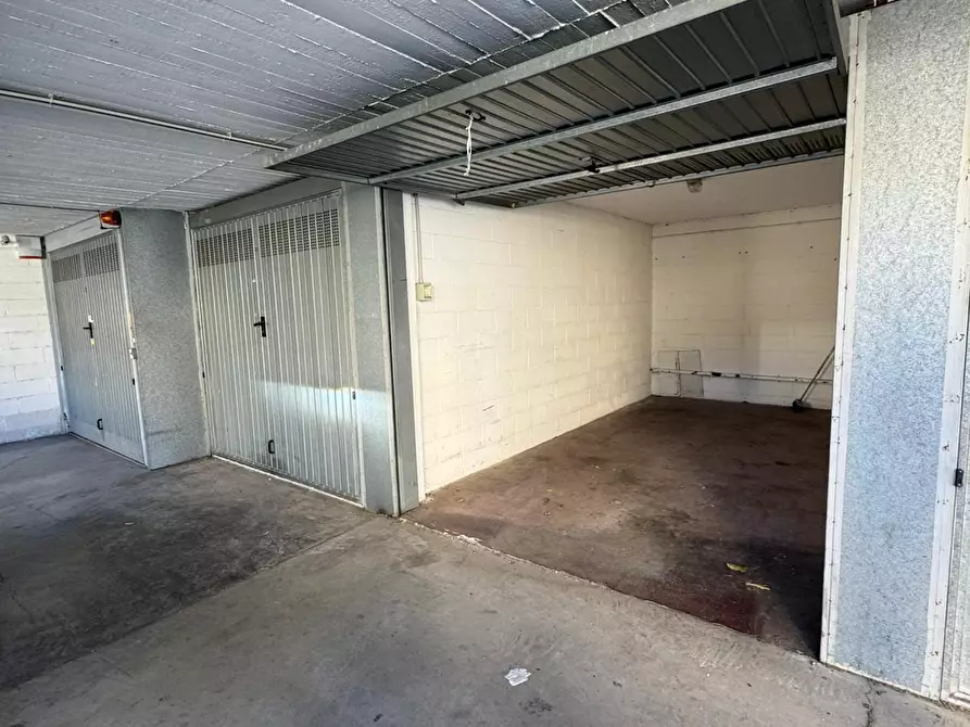 Immagine 1 di Garage in vendita  in Via Galileo Galilei 159 a San Remo