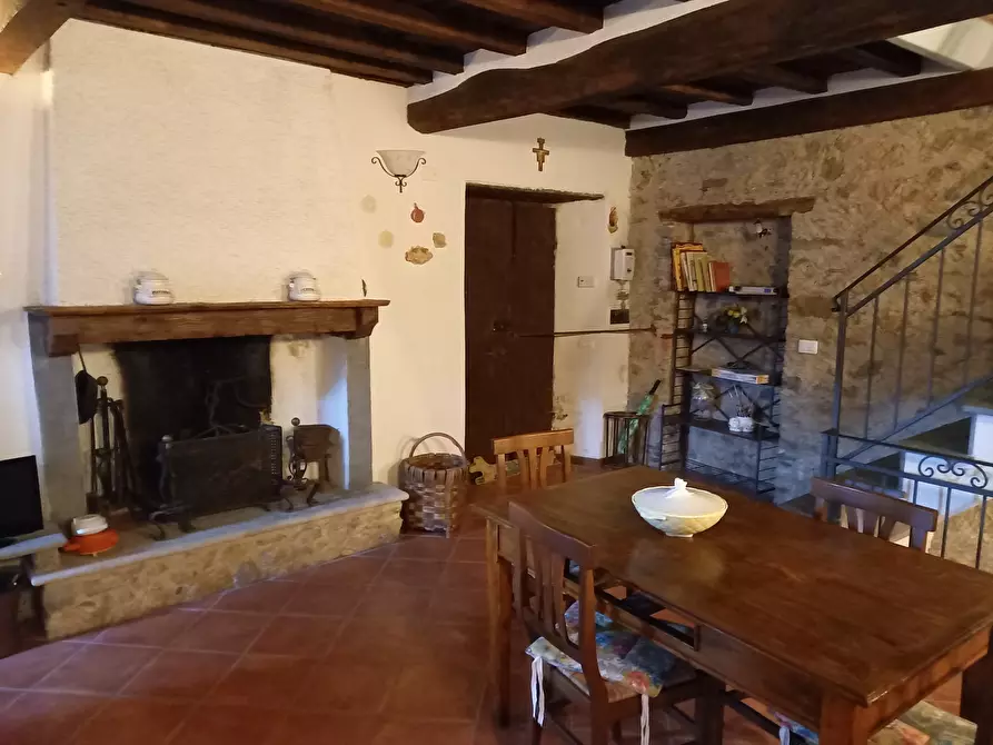 Immagine 1 di Porzione di casa in affitto  a Camaiore