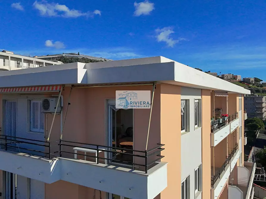 Immagine 2 di Trilocale in vendita  in Via Aurelia Ponente 86 a Santo Stefano Al Mare