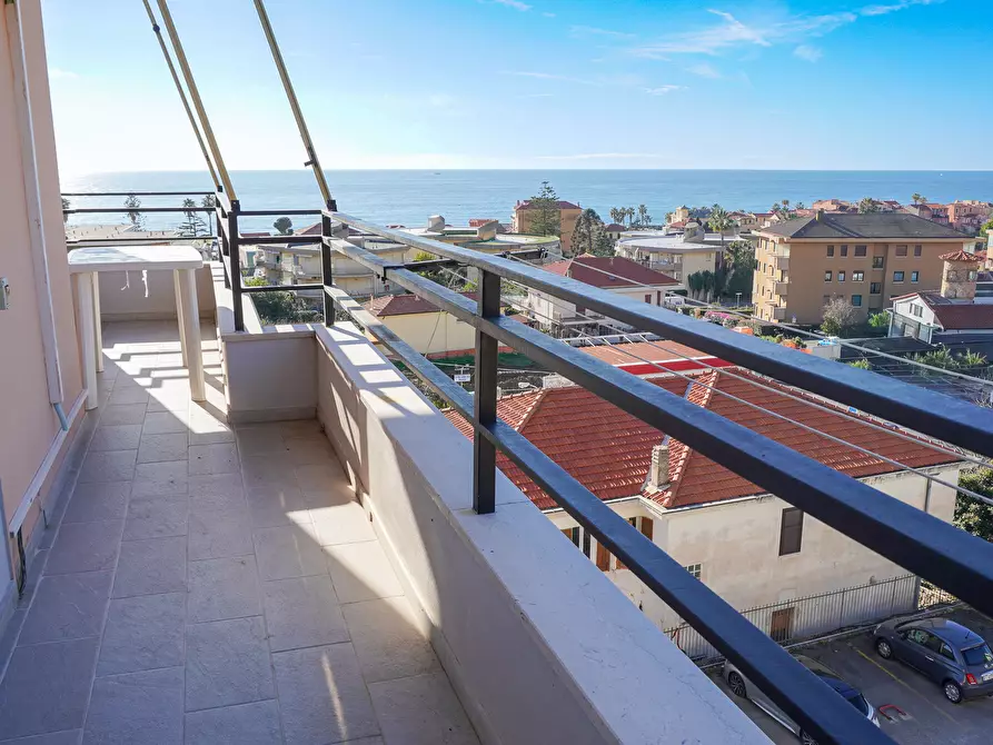 Immagine 17 di Trilocale in vendita  in Via Aurelia Ponente 86 a Santo Stefano Al Mare