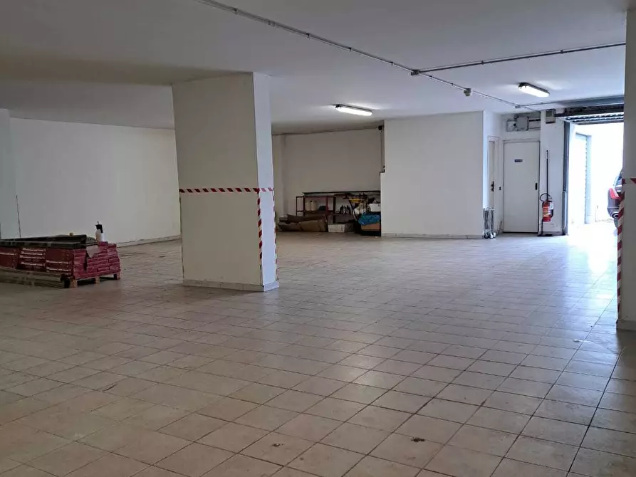 Immagine 6 di Locale commerciale in vendita  a Lanciano