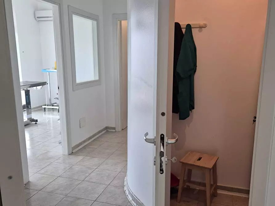 Immagine 25 di Locale commerciale in vendita  in Via Ferdinando Galliani 41B a Altino