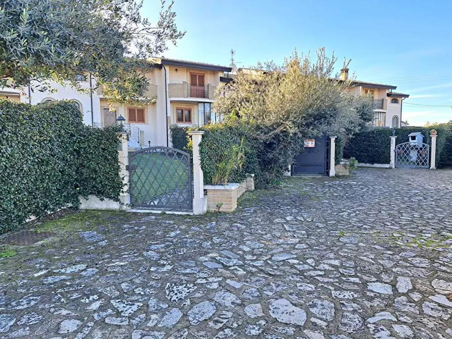 Immagine 1 di Villetta a schiera in vendita  in Via Provinciale della Rocca 44 a Santa Maria Imbaro