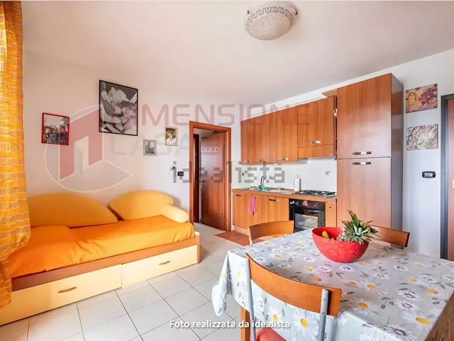 Immagine 4 di Bilocale in vendita  in Via Roccaspinalveti a Roma