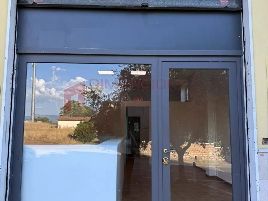 Immagine 2 di Locale commerciale in affitto  in Via della Riserva Nuova a Roma