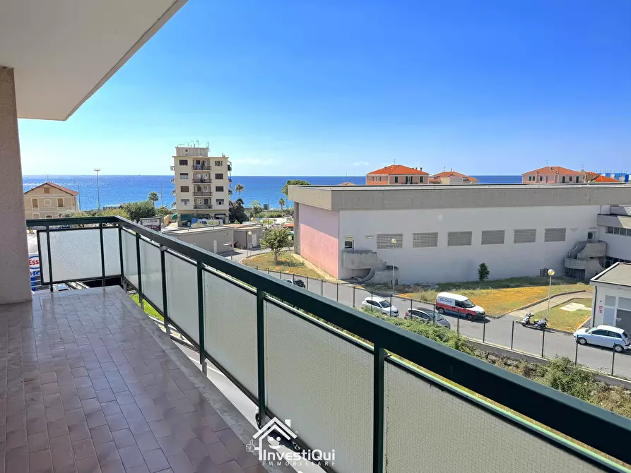 Immagine 1 di Bilocale in vendita  in Viale Riviera 22 a Pietra Ligure