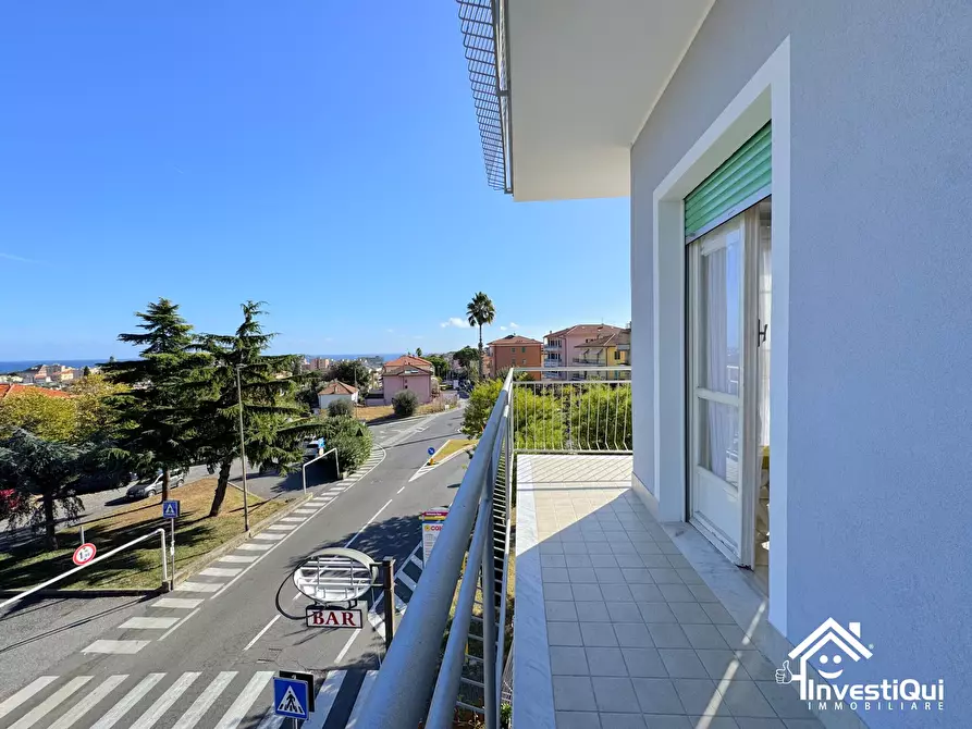 Immagine 13 di Trilocale in vendita  in Via Enrico Toti 1 a Loano