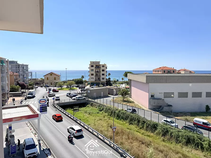 Immagine 15 di Bilocale in vendita  in Viale Riviera 22 a Pietra Ligure
