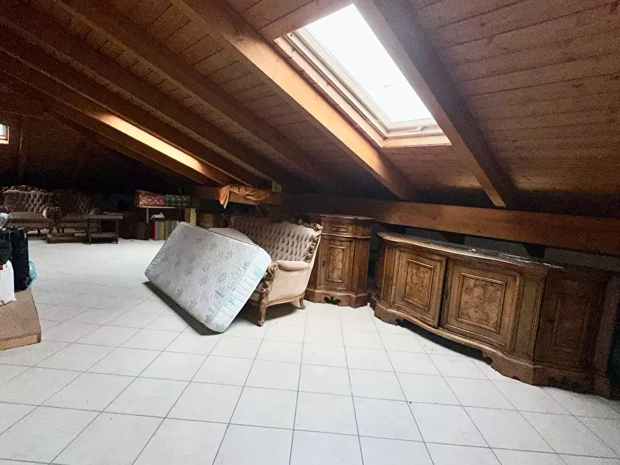 Immagine 41 di Quadrilocale in vendita  a Nole