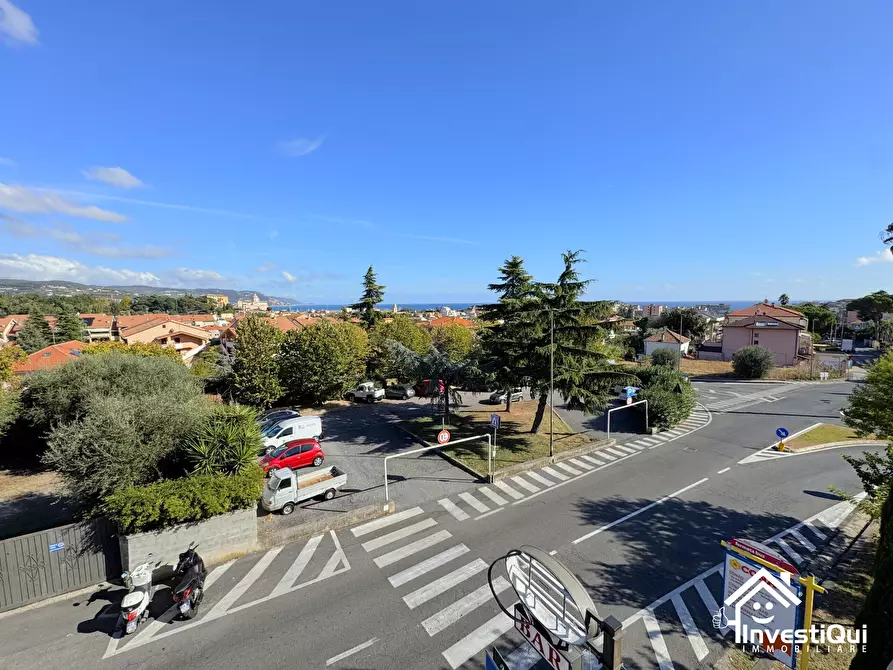 Immagine 19 di Trilocale in vendita  in Via Enrico Toti 1 a Loano