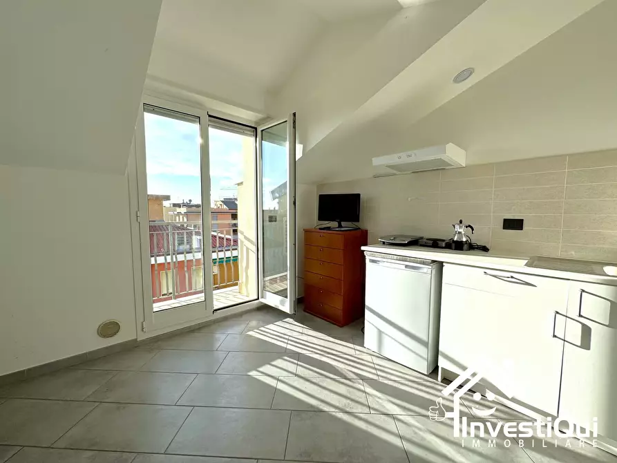 Immagine 9 di Bilocale in vendita  in Viale della Repubblica 60 a Pietra Ligure
