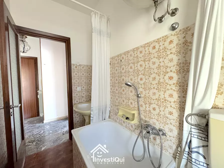 Immagine 18 di Bilocale in vendita  in Viale Riviera 40 a Pietra Ligure