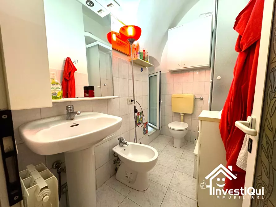 Immagine 19 di Bilocale in vendita  in Via Giobatta Chiappe 34 a Pietra Ligure