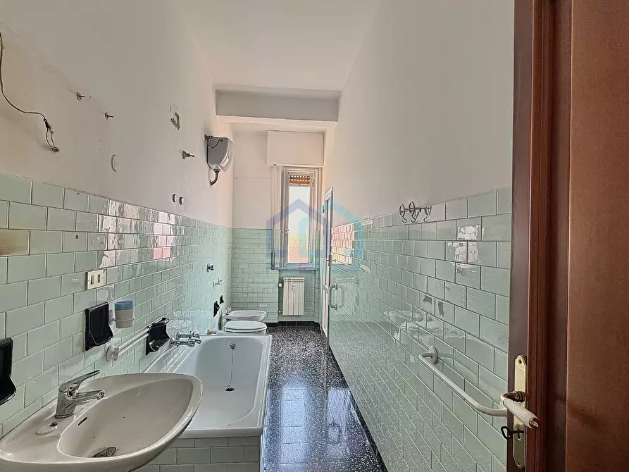 Immagine 15 di Quadrilocale in vendita  in Via Osvaldo Gnocchi Viani 37f a Savona