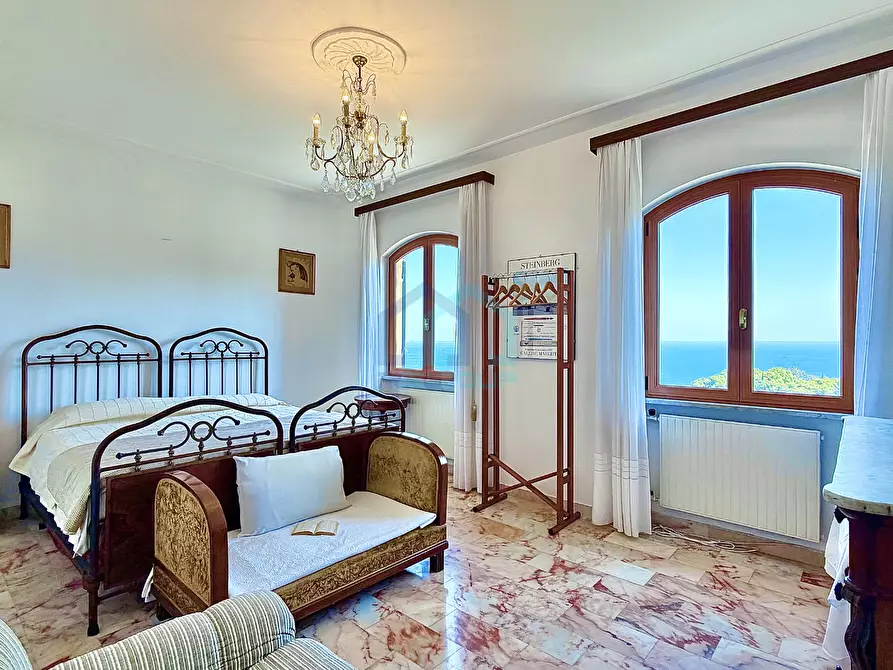 Immagine 1 di Villa in vendita  in Via Millelire 14 a Bergeggi