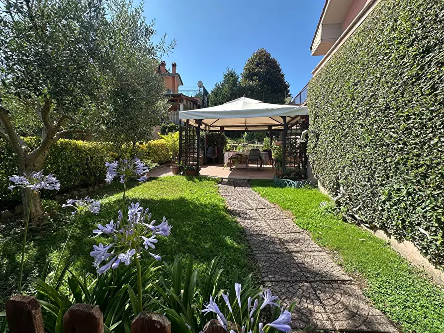 Immagine 2 di Villa in vendita  in Via GuidoReni a Guidonia Montecelio