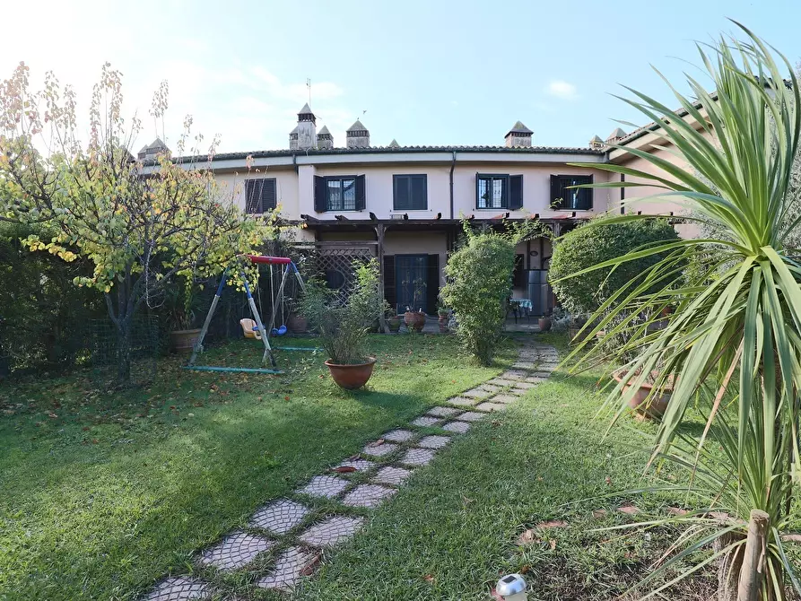 Immagine 15 di Villa in vendita  in Via di Marco Simone 84 a Guidonia Montecelio