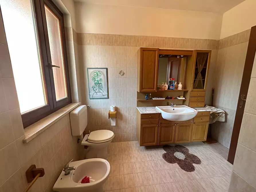 Immagine 29 di Villa in vendita  in Via GuidoReni a Guidonia Montecelio