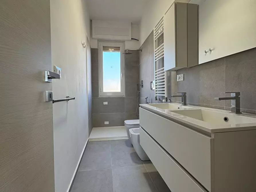 Immagine 18 di Trilocale in affitto  a Chiavari