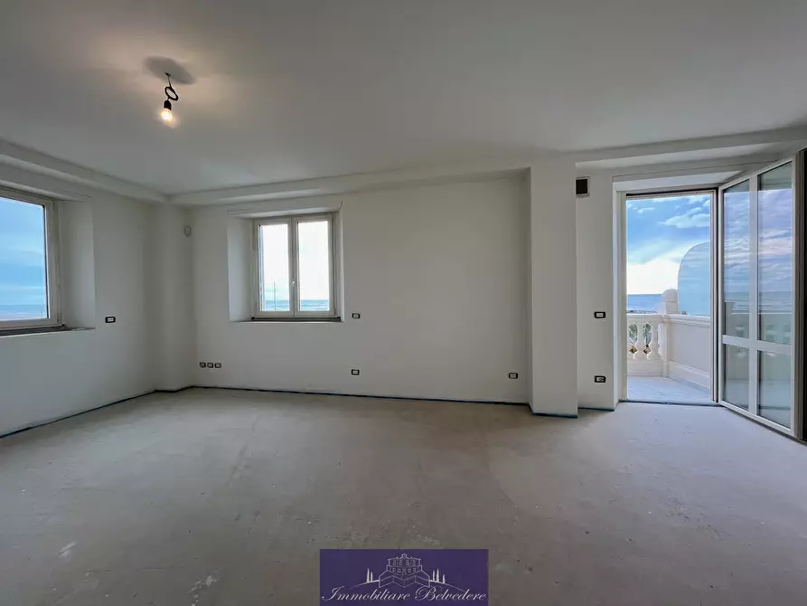 Immagine 22 di Quadrilocale in vendita  in Via Nazario Sauro a Camaiore