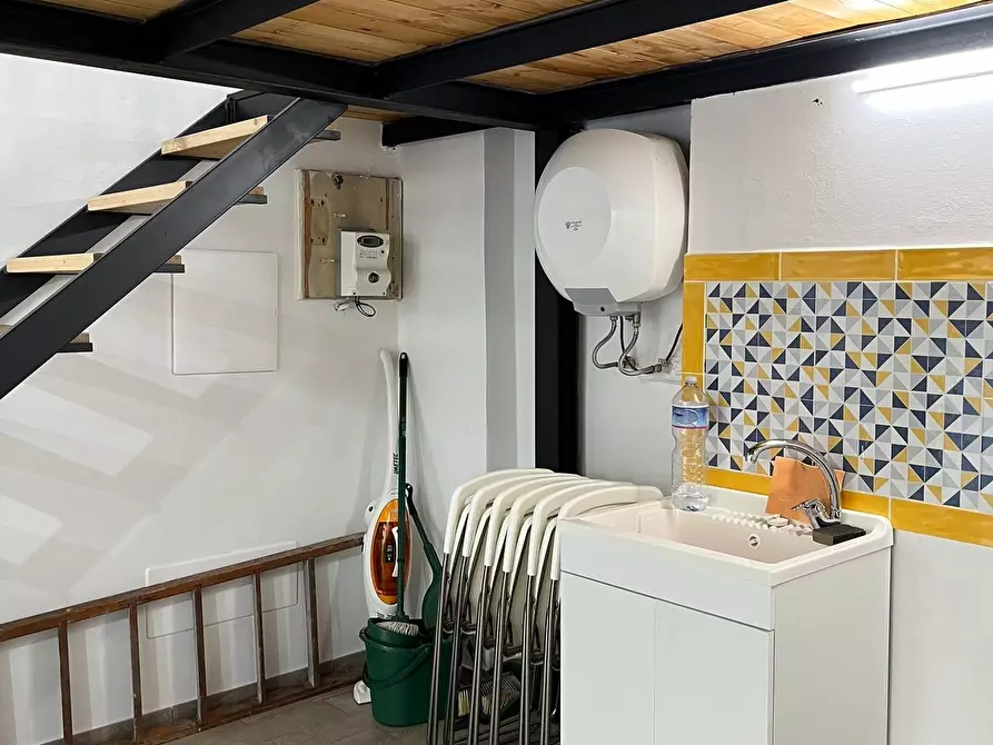 Immagine 16 di Laboratorio in affitto  in Via Baracca a Firenze