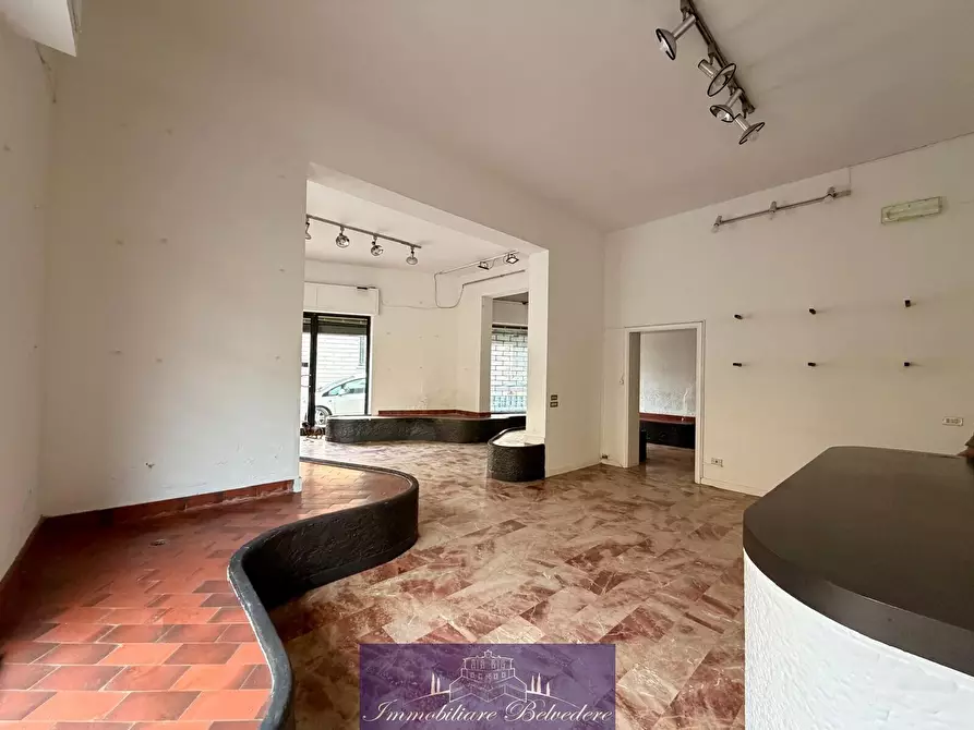 Immagine 9 di Locale commerciale in vendita  in Via Pier Capponi a Firenze