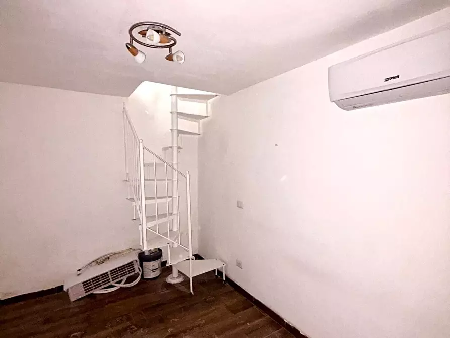 Immagine 11 di Locale commerciale in vendita  in Piazza Leopoldo a Firenze