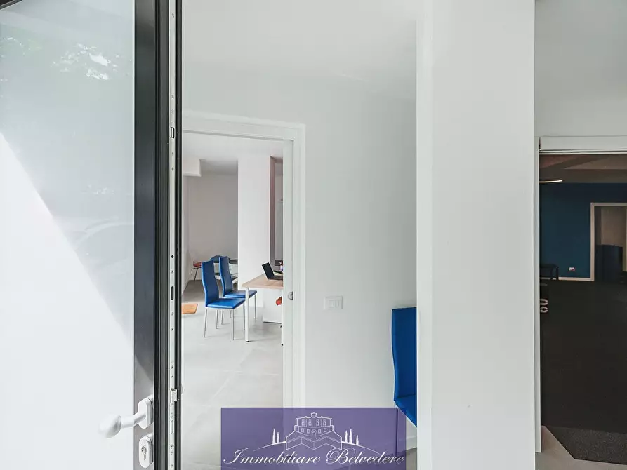 Immagine 2 di Locale commerciale in vendita  in Via Giambologna a Firenze