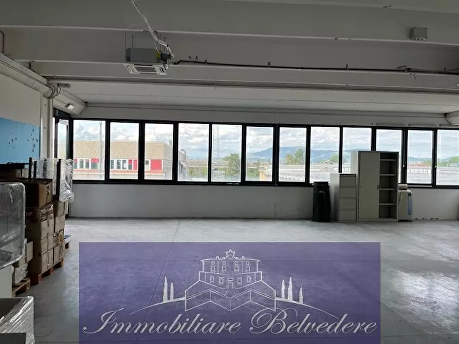 Immagine 3 di Magazzino in vendita  in Viale Europa a Scandicci