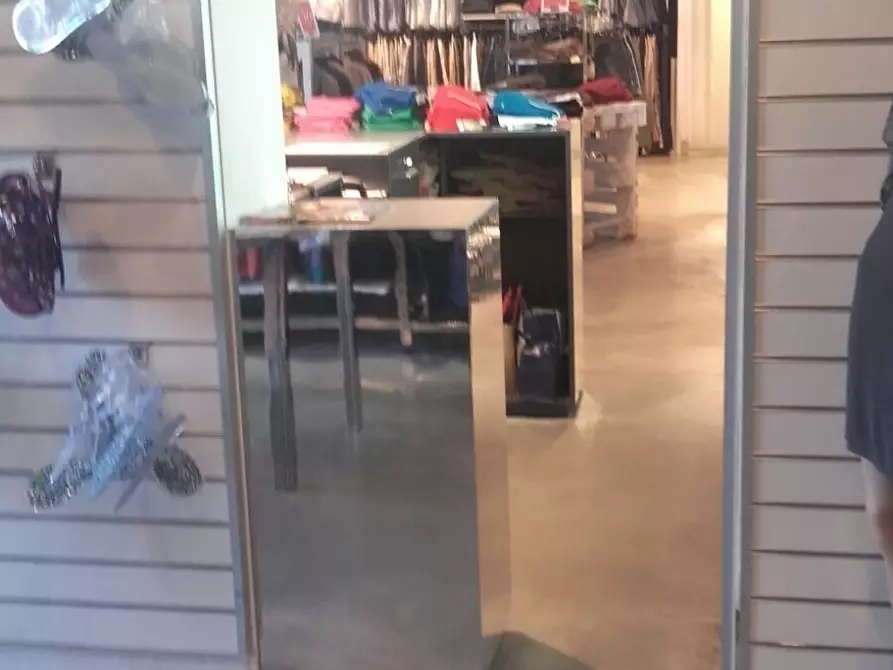 Immagine 10 di Locale commerciale in vendita  a Firenze