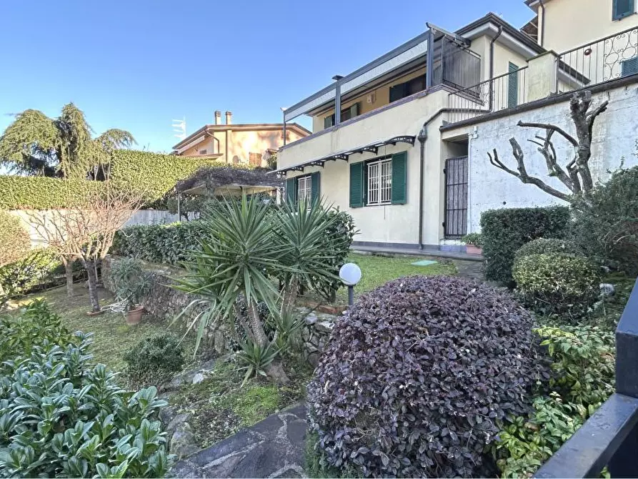 Immagine 1 di Porzione di casa in vendita  a La Spezia