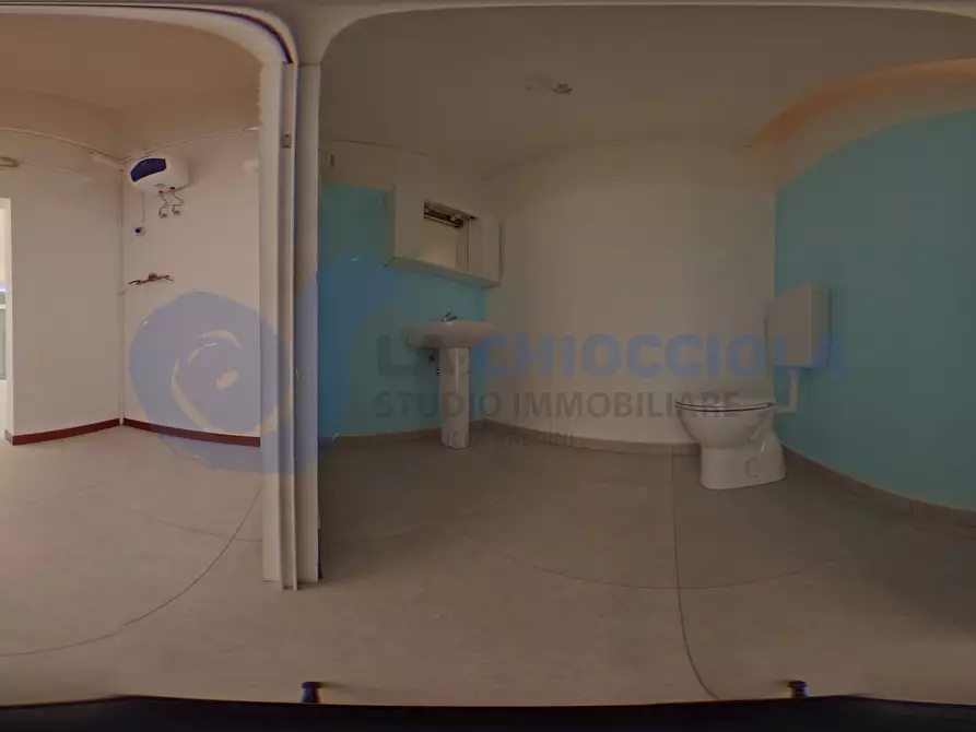 Immagine 9 di Locale commerciale in affitto  a Bologna